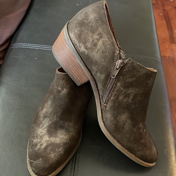 Boots - Picture 4 of 8